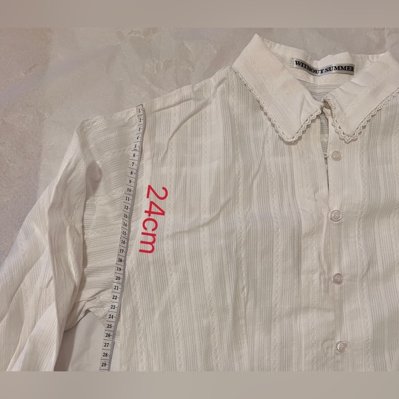 White shirt - Picture 6 of 9